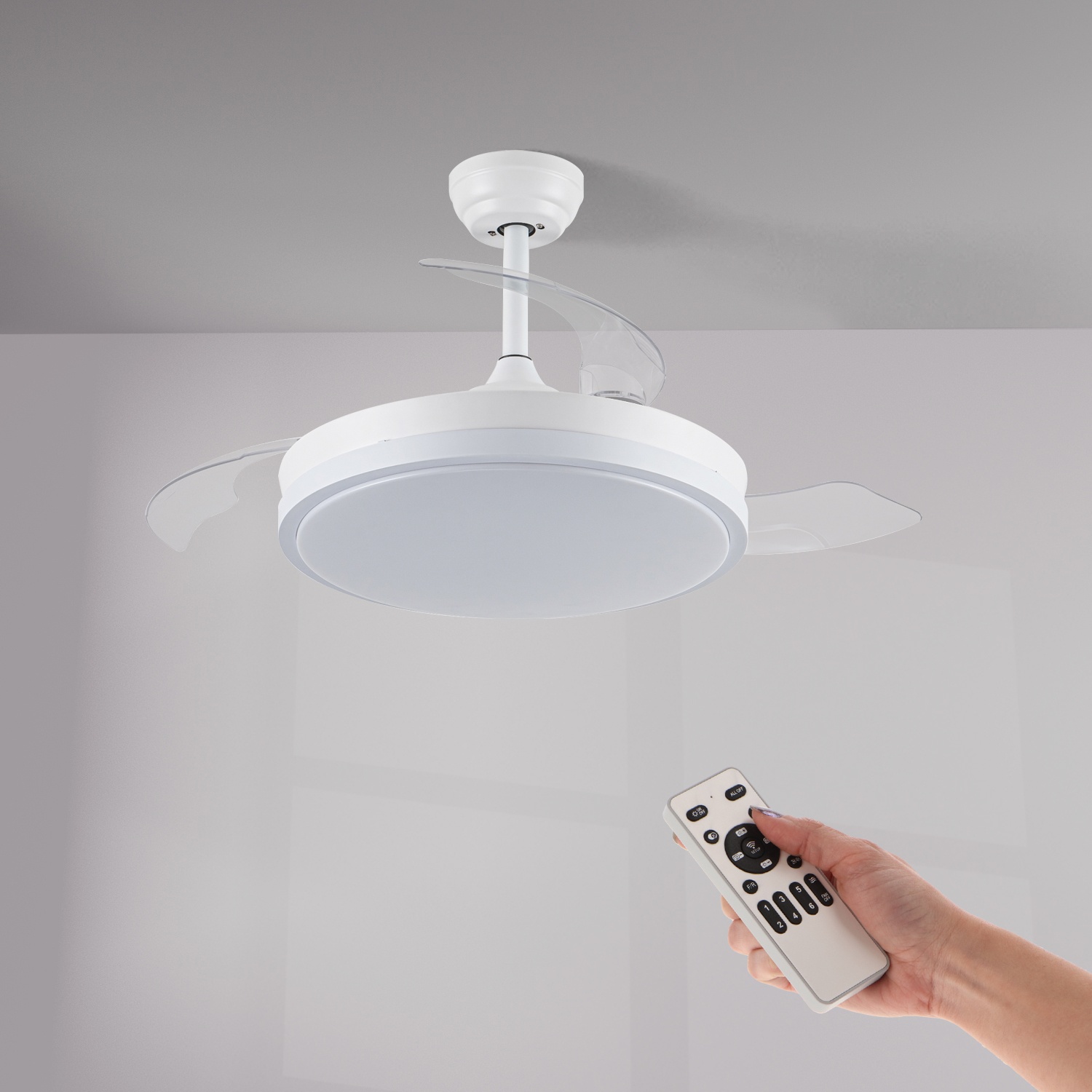 ventilador de techo led 68w, con iluminación eficiente y diseño moderno; ideal para refrescar y iluminar espacios interiores.